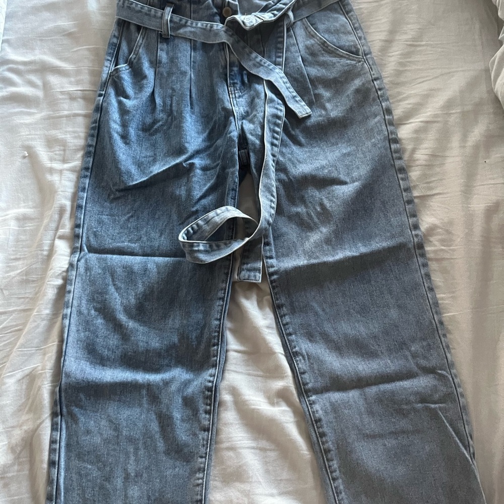 Paper bag, high waisted jeans